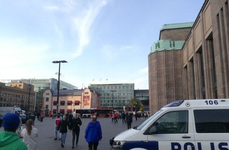 Booliska qaybta ka hortagga dhibaatooyinka iyo dambiyada ee magaalada Helsinki ayaa waalidiinta u soo jeediyay in ay la socdaan xaaladda carruurtooda