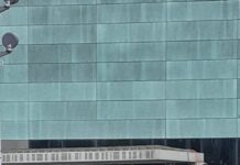 Maalinta xafladda calanka ee ciidamada xoogga dalka Finland oo Helsinki lagu qabtay iyo cududdda ciidamada qalabka oo la soo bandhigay