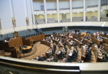 Bogga internetka ee Baarlamaaanka Finland oo khadka ka baxay iyo baarlamaanka oo ka hadlay arrinta