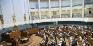 Bogga internetka ee Baarlamaaanka Finland oo khadka ka baxay iyo baarlamaanka oo ka hadlay arrinta