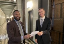 Xildhibaan MP Suldaan Said Ahmed (Vas.) oo mooshin uu Baarlamaaanka Finland u gudbiyay xukuumadda Finland uga dalbaday kordhinta kaalmada Bani’aadminnimada ee ay Finland bixiso iyo soo celinta dal-ku-galka bani’aadminiada