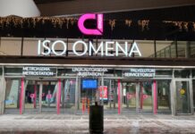 Haweeney ku geeriyootay gudaha xarunta dukaamada ee Iso Omena xilli ay ilaalada suuqu gacanta ku hayeen