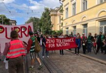 Dibadbax aad u ballaaran oo looga soo horjeeday hadallada cunsuriyadda ah ee Wasiirka maaliyadda Finland iyo guud ahaan cunsuriyadda oo Helsinki ka dhacay iyo kumannaan dad ah oo ka qaybgalay